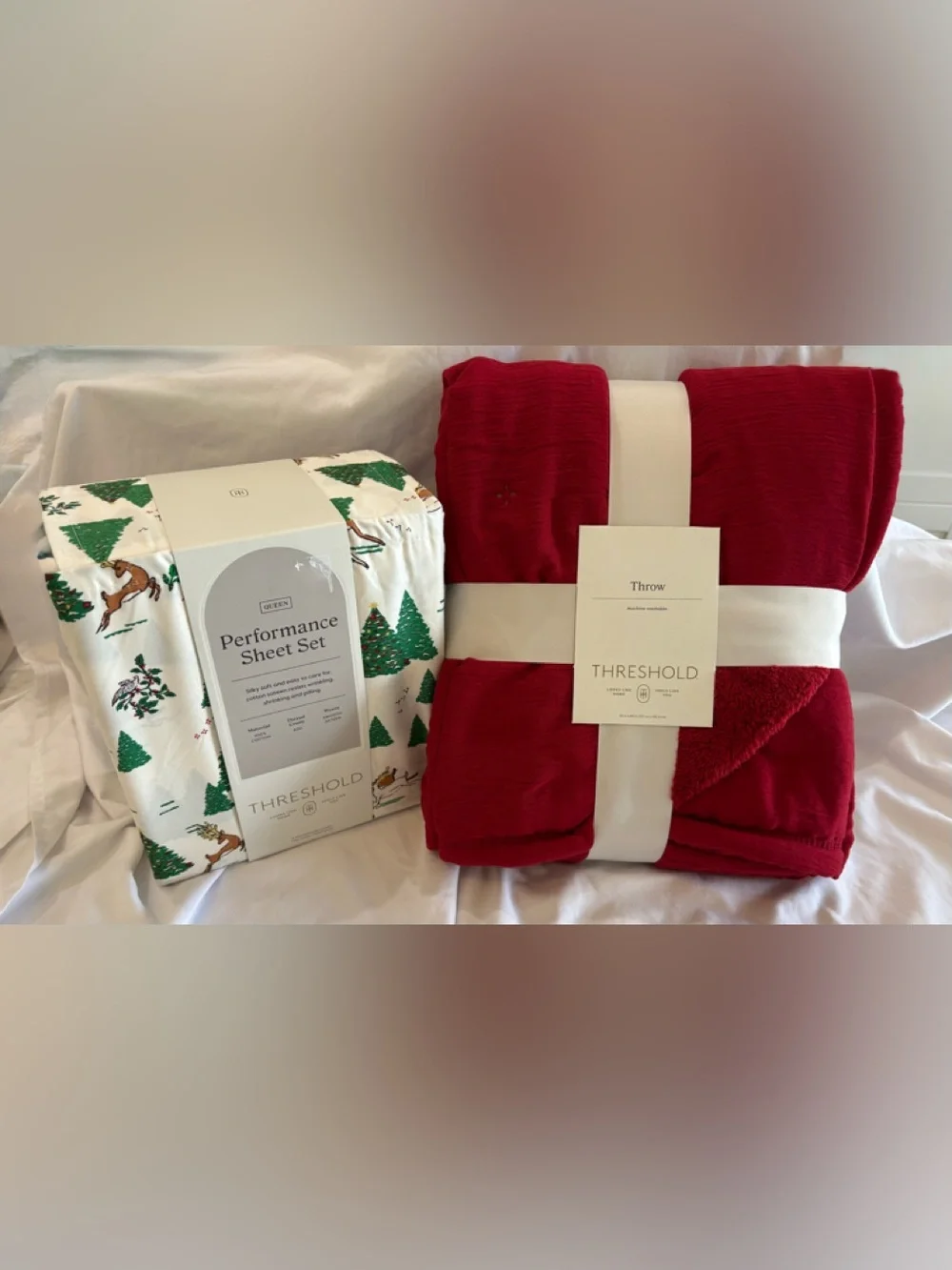 THRESHOLD QUEEN PERFORMANCE HOLIDAY SHEET SET W/ RED THROW BLANKET NEW NWT